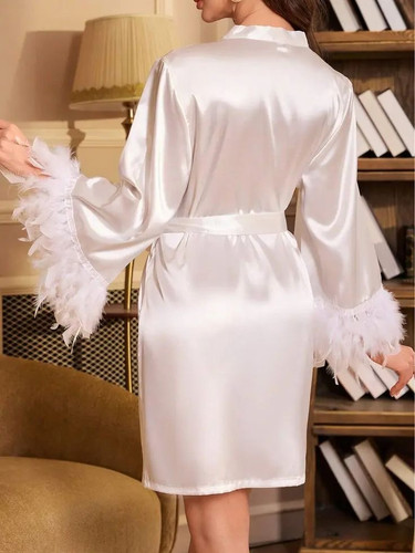 روبدوشامبر فریا|ساتن ابریشم به همراه پر دور آستین|سایز بندی متنوع